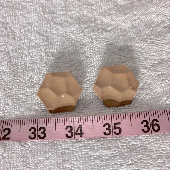 Vintage Nude Painted Textured Metal Hexahon  Clip On Earrings - Picture 6 of 6